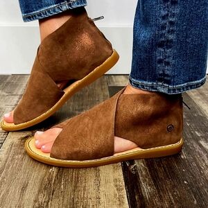 Born IWA sandals, tan suede, size 9